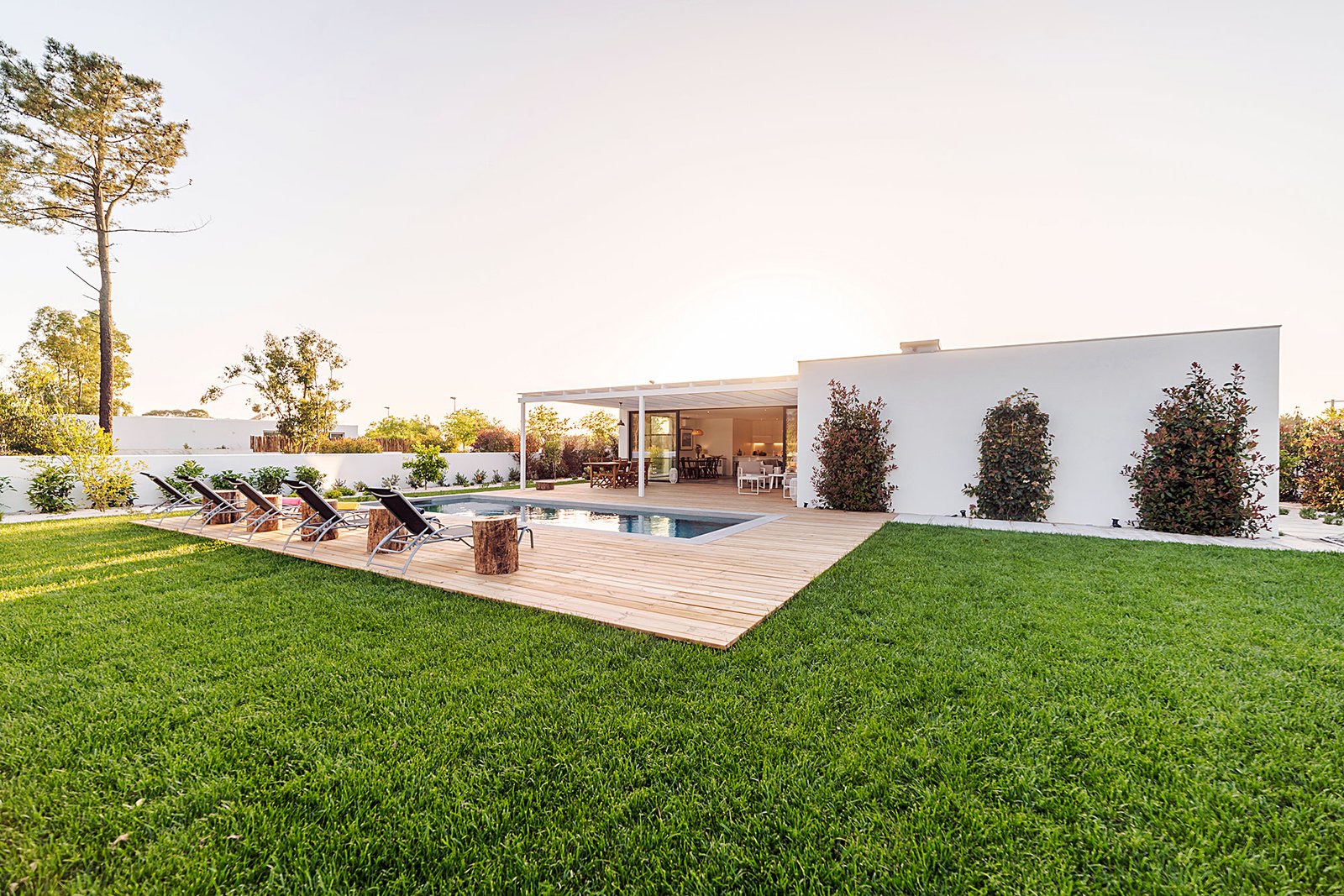 single-home-0009 Suburban semi-detached house
